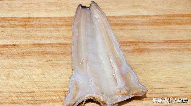 象拔蚌是什么，象拔蚌是什么梗?真正的象拔蚌好吃吗（配上春天的韭菜和豆芽）