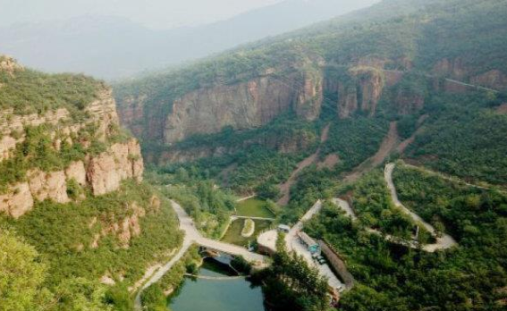 僧、尼、道共居一山修行  承德丰宁白云古洞景区，僧、尼、道共居一山修行（有一桥飞架两山之间的千年古刹）