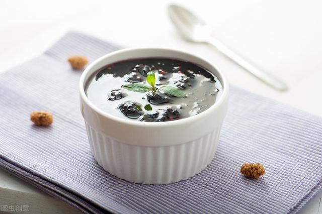 一斤桑葚泡几斤白酒，一斤桑葚能泡几斤白酒（桑葚泡酒喝完了能再泡第二次吗-壹健康经验）