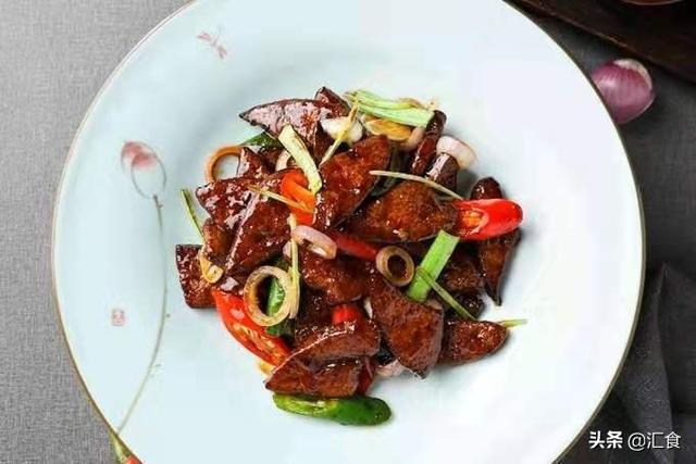 黑松露怎么吃，黑松露怎么洗洗的干净（黑松露炒鸡蛋、白玉藏金、油煎肝）