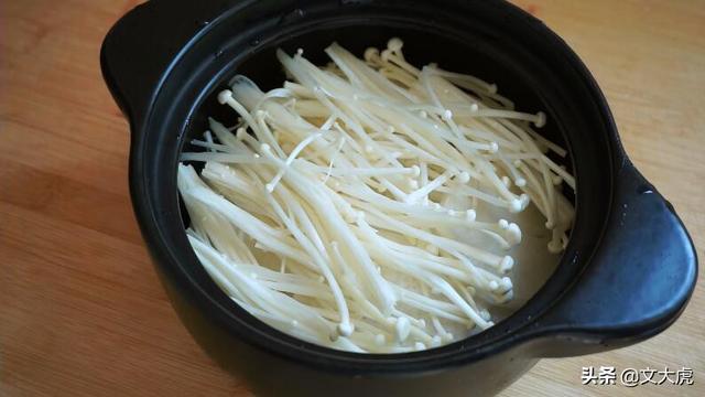 萝卜炖虾的做法，萝卜丝炖大虾做法是什么（白萝卜和大虾放一起）