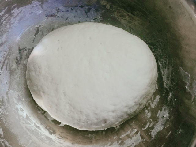 一斤面粉放多少酵母，一斤面粉需要放多少酵母（难怪总失败还有酸味）