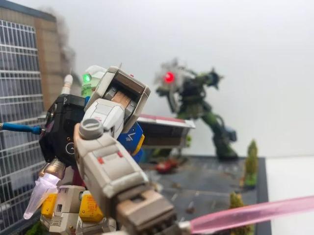 扎古和高达区别，高达扎古是什么梗（佳作：白色恶魔vs扎古）