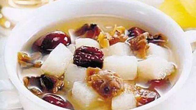 排骨炖山药有什么功效，排骨炖山药有什么功效和作用（正在长身体孩子推荐“红枣排骨炖山药”喝了可以补钙健体）