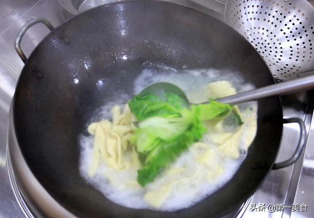 油泼面的家常做法，家常油泼面的做法（厨师长教你油泼面做法）