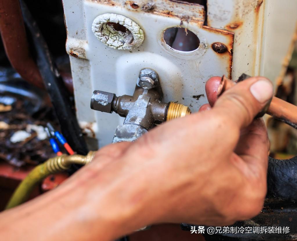 非专业家电制冷维修拆装 这些空调不制冷的秘密师傅一般不告诉你，维修费比换新还贵