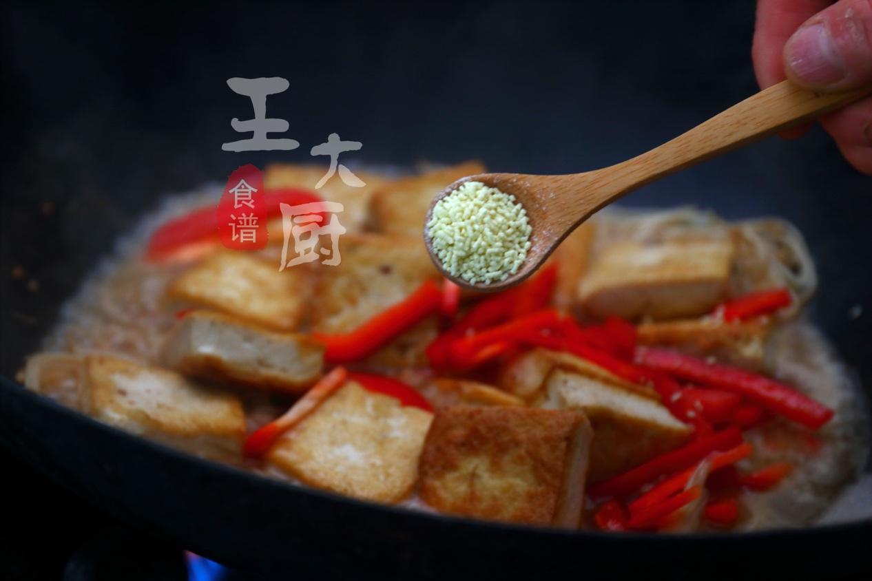 豆腐焖金针菇做法，适合夏天经常吃的焖菜——金针菇焖豆腐