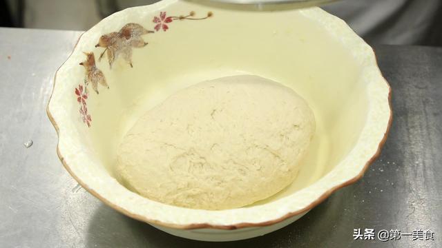 油馍的家常简单做法，油馍的制作方法（烙馍和面热水还是凉水）