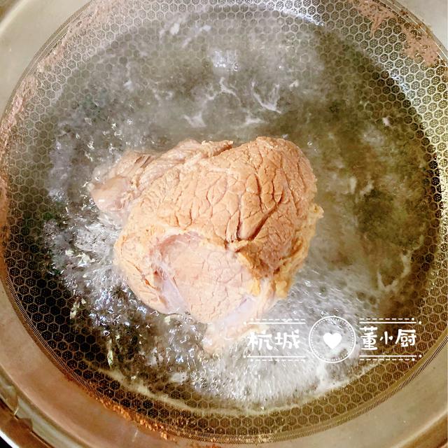 牛胸肉怎么做好吃，夏天来一份牛胸肉凉拌黑木耳