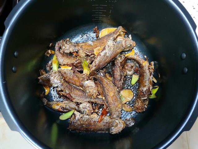 高压锅自制鱼罐头，鱼罐头的制作方法（好吃的鱼罐头教你在家做）