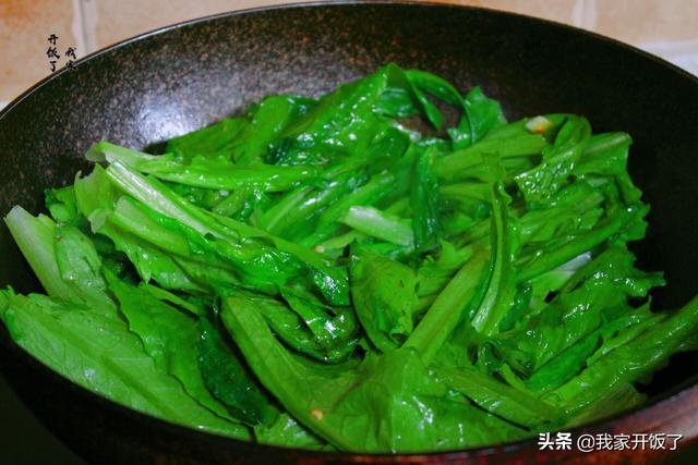素炒油麦菜怎么做好吃，素炒油麦菜怎么做好吃窍门（比蒜香味更好吃）