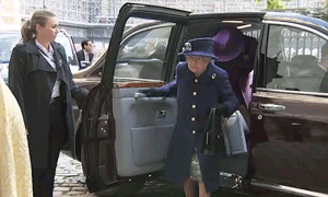 世界知名的游轮介绍，世界五大游轮（95岁女王穿皇家蓝外套现身）