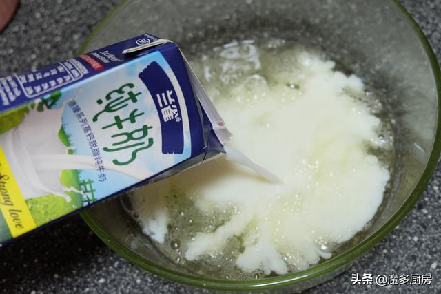 最简单的双皮奶制作方法，超级简单的自制双皮奶（改良做法太简单）