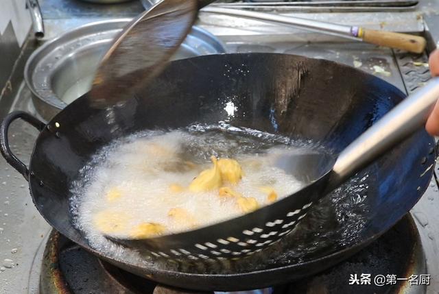 拔丝香蕉怎么做，家常拔丝香蕉做法教程（大厨详细讲解熬汤拔丝技巧）