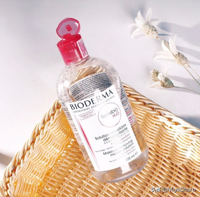 卸妆油进眼睛里模糊怎么办，卸妆膏的正确使用方法（你的卸妆方法错了）