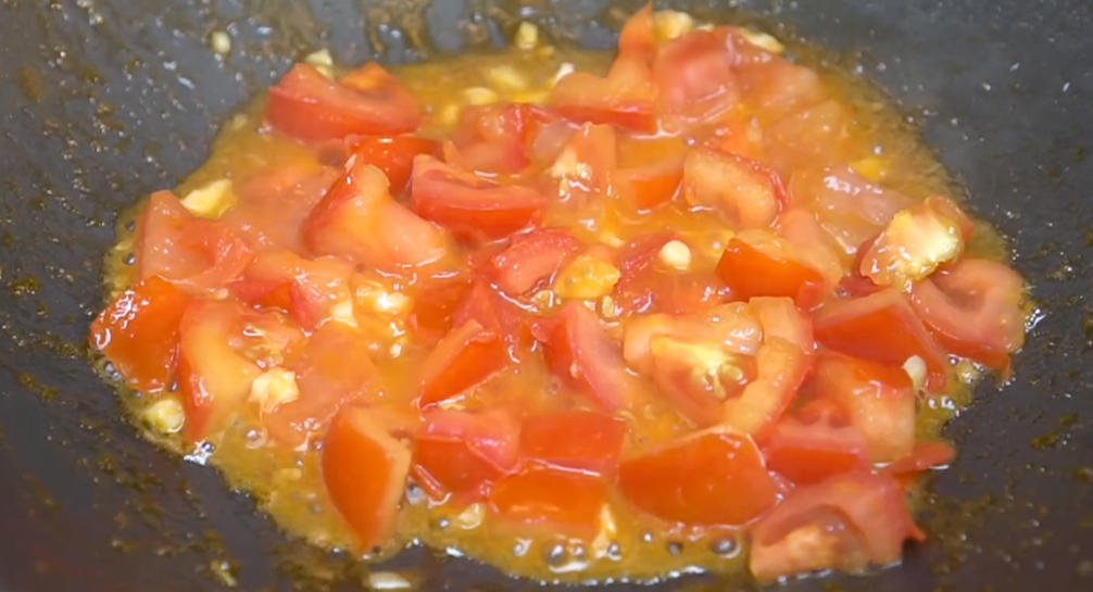 图片[5]-【番茄焖鲈鱼】做法步骤图 加2番茄 酸甜开胃连汤汁都不剩-起舞食谱网