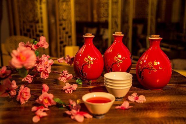 喝花酒是什么意思，当男人在说“喝花酒”的时候（喝花酒是啥意思）