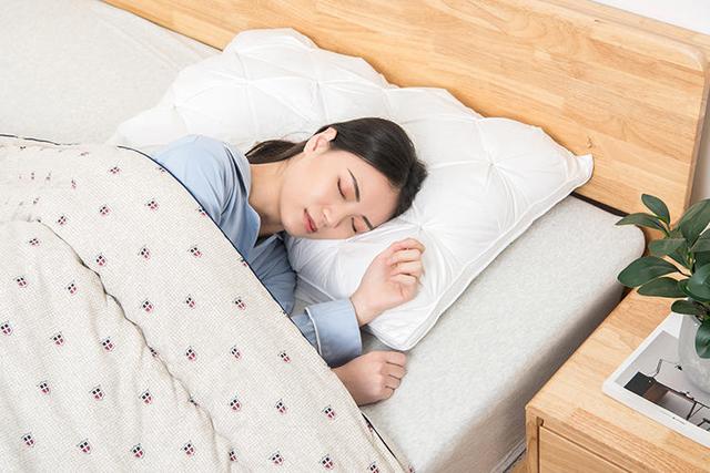 酒店的床垫为什么那么舒服，酒店的床垫为什么睡得舒服（为什么睡五星级酒店比在家睡舒服）