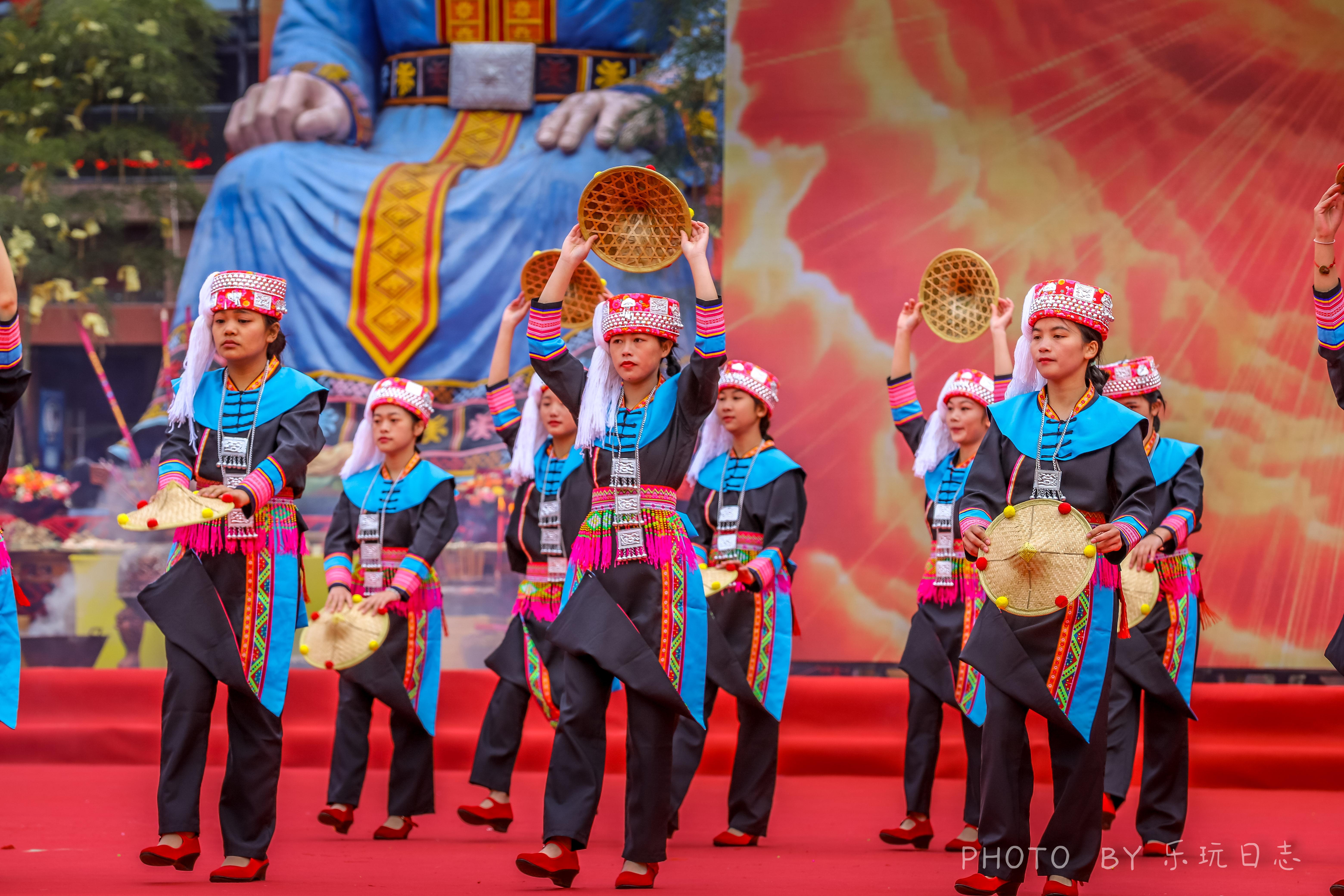 瑶族盘王节的风俗,走进金秀盘王节-风俗-荣耀易学