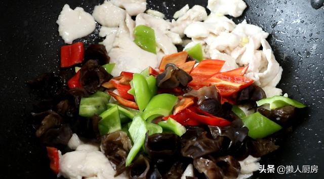 木耳炒鸡的做法怎么样做最好吃，木耳炒鸡的做法怎么样做最好吃窍门（不会做饭的人也能学会）