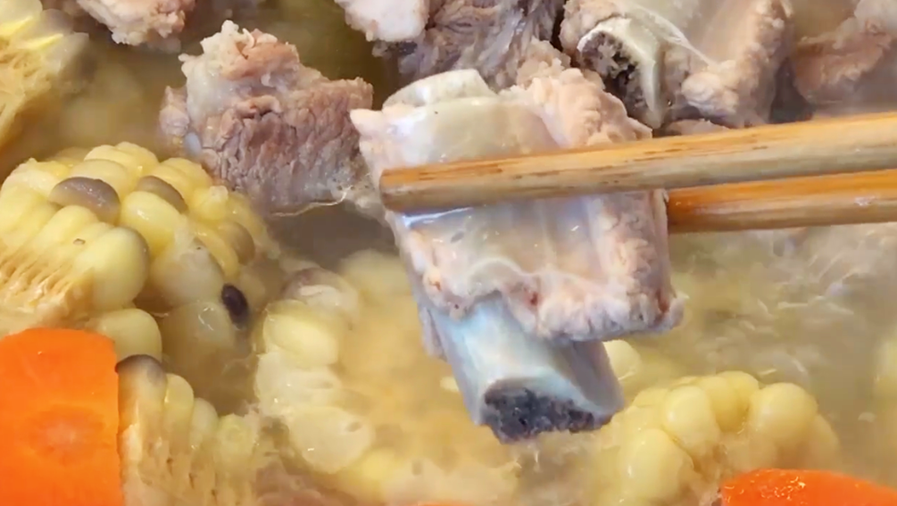 圖片[6]-【胡蘿卜玉米排骨湯】做法步驟圖 肉軟嫩入味 一點也不腥不柴-起舞食譜網