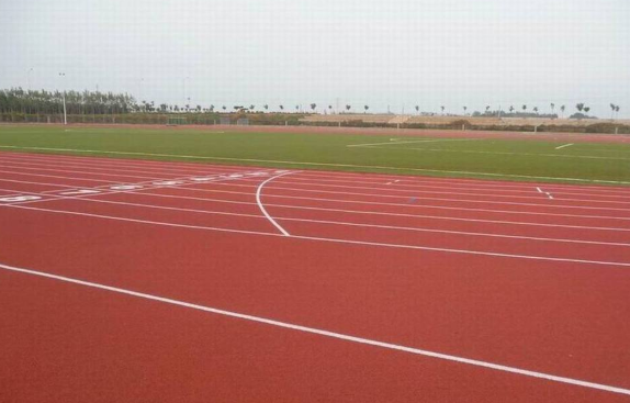 标准足球场跑道一圈多少米,足球场一圈跑道多少米(标准田径场地的设计