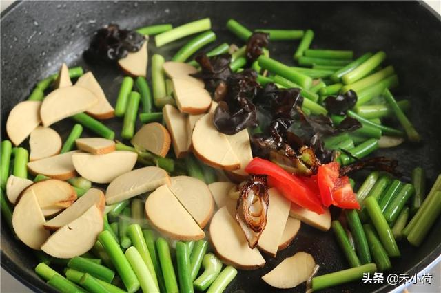 蒜苔怎么择菜，蒜苔的择菜方法（春节最受欢迎的素菜）