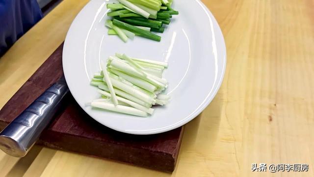 泡干米粉的正确方法，怎么做出好吃的干米粉（河粉干怎么炒干炒河粉）