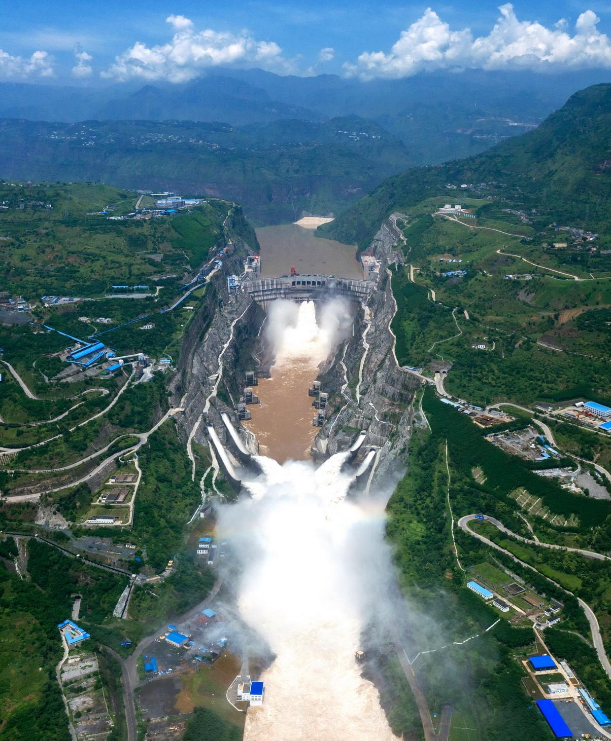 梨园水电站,深山峡谷筑大坝 