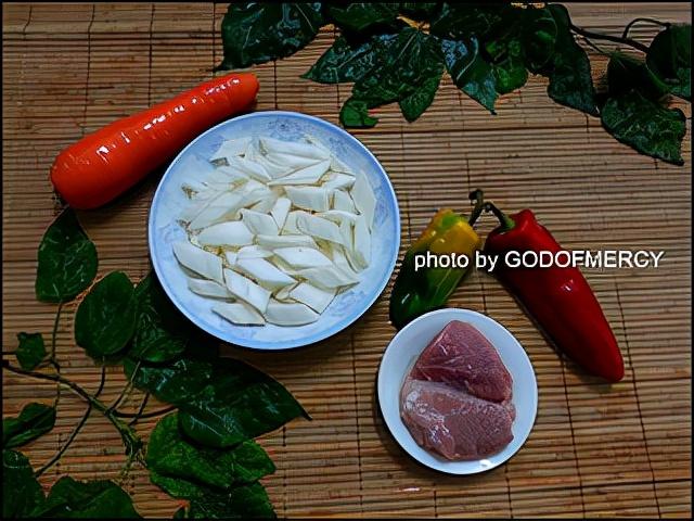 白菜怎么吃，白菜怎么吃解毒效果好（舒缓压力白菜炒肉片的做法）