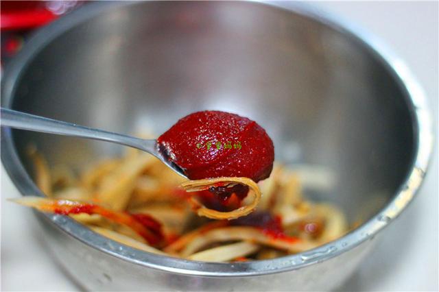 桔梗根拌咸菜的做法是什么，桔梗怎样拌咸菜才好吃（韩剧中走出来的小咸菜）