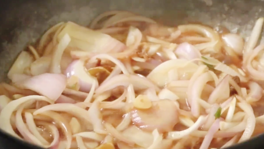 圖片[4]-【洋蔥燜面】做法步驟圖 出鍋比吃肉還香 全家都愛吃-起舞食譜網