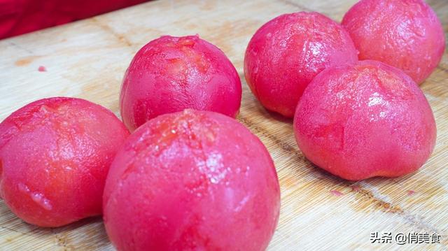 西红柿炒鸡蛋怎么炒才好吃，西红柿炒鸡蛋要怎么做才好吃呢（难怪酒店的西红柿炒鸡蛋那么好吃）