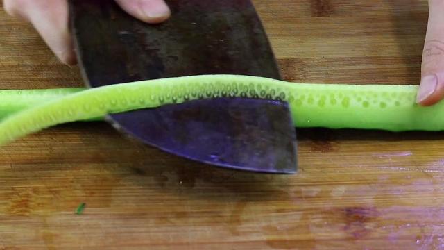 怎样做美味的凉拌黄瓜花生，花生凉拌黄瓜怎么做好吃（凉拌黄瓜吃了30年）