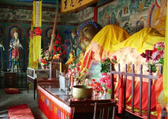 僧、尼、道共居一山修行  承德丰宁白云古洞景区，僧、尼、道共居一山修行（有一桥飞架两山之间的千年古刹）