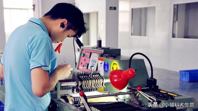 织唛布标与印唛布标的区别，织标和印标有什么区别（特色工艺型男织唛章）