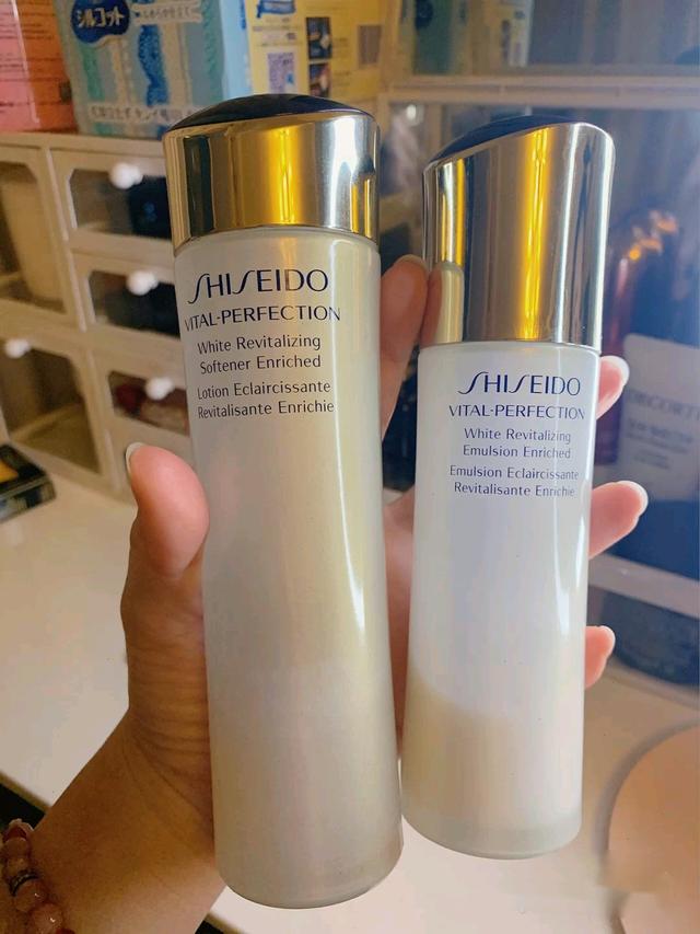 乳液是干什么用的，乳液的作用是什么（乳液和面霜一起用还是用一个）