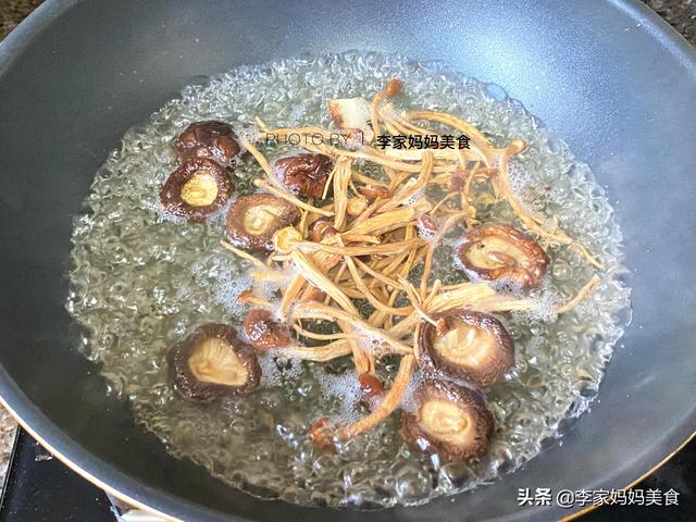 干茶树菇要泡多久，干茶树菇要泡多久可以煲汤（多给家人喝这汤）