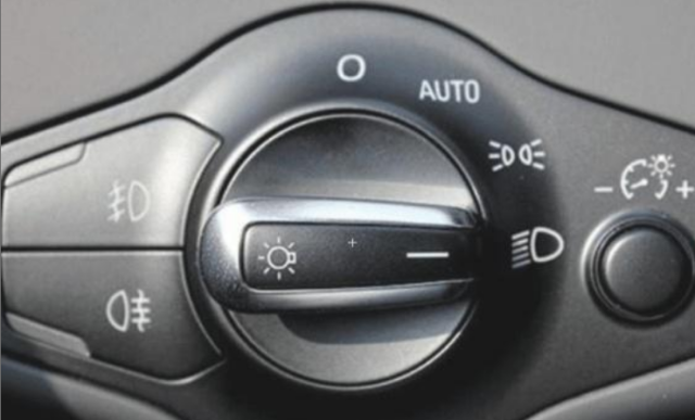 自动驻车是什么意思，自动驻车和自动启停有什么区别（不管新手老司机都要记住）