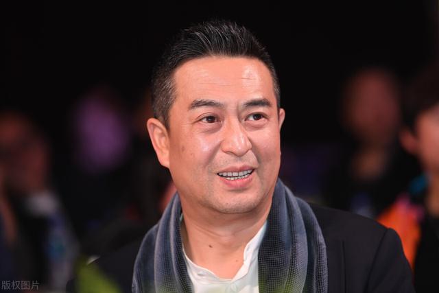 国字脸发型（张嘉译50岁后的发型告诉我们）