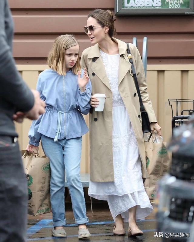 沉睡魔咒女主角女儿，沉睡魔咒哪个是女主的女儿（朱莉超Q金发小女儿13岁了长大后五官神似爸妈）