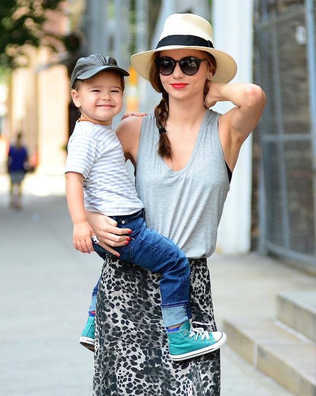 圆脸适合什么墨镜，菱形脸适合什么太阳镜（太阳眼镜选对了脸直接小一号）