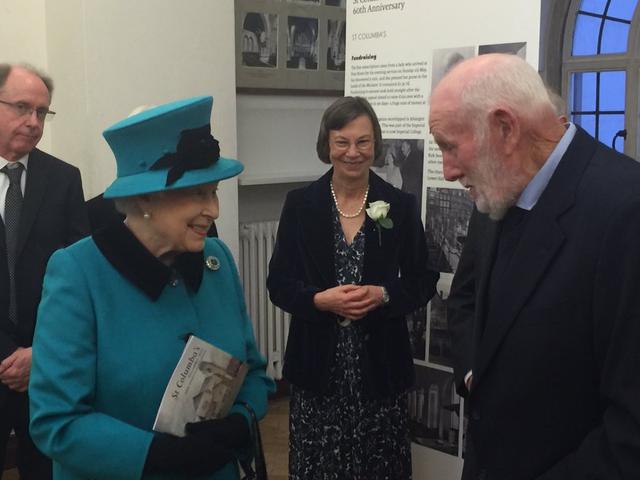 绿宝石项链的寓意，绿宝石戒指寓意（女王厚此薄彼爱它不爱它）