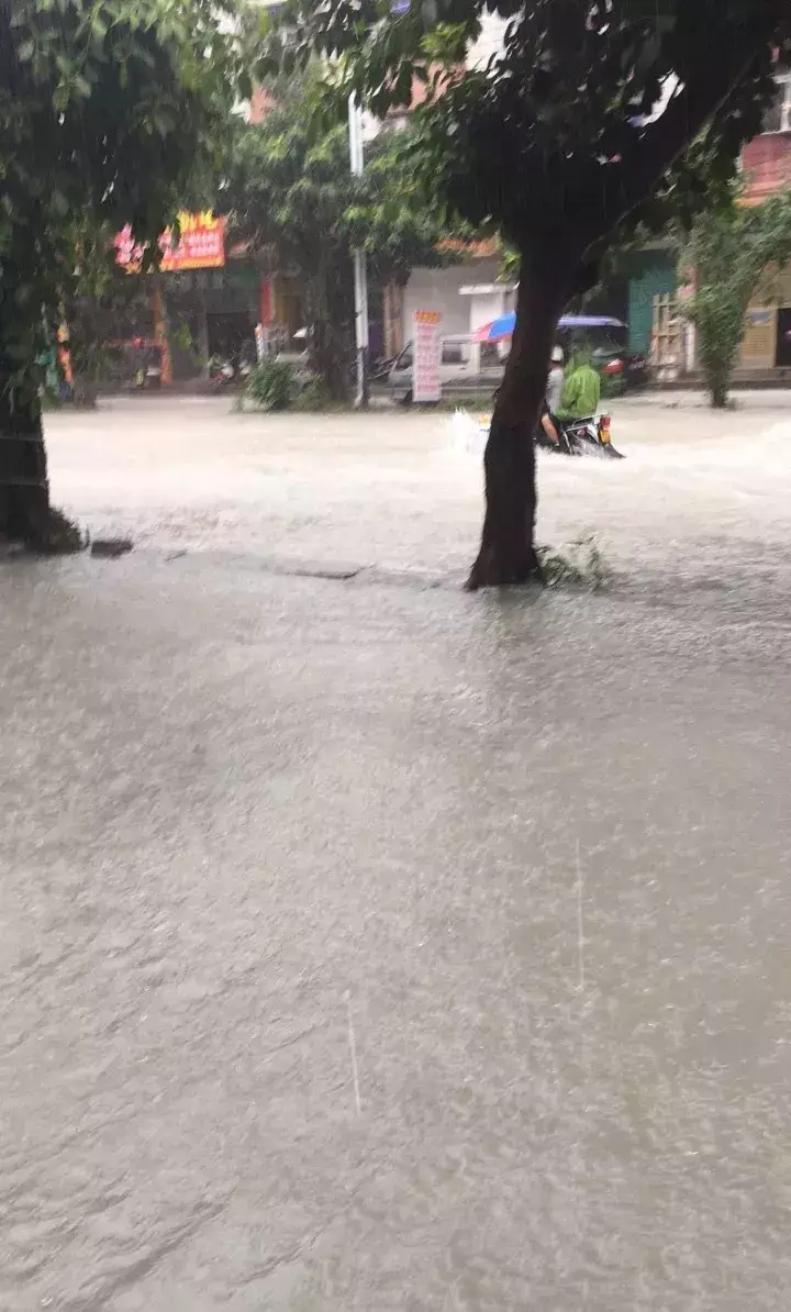 石井家电维修 水头暴雨！石井暴雨！多路段积水严重