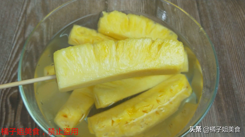 圖片[2]-這才是切菠蘿的正確方法 60秒切一個簡單不臟手-起舞食譜網