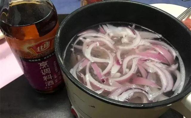 虫害防治新窍门，叶子油绿没有黑点了