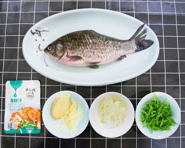 清蒸鲫鱼要蒸多久，清蒸鲫鱼一般蒸多久（做到这点肉质更鲜嫩肥美）