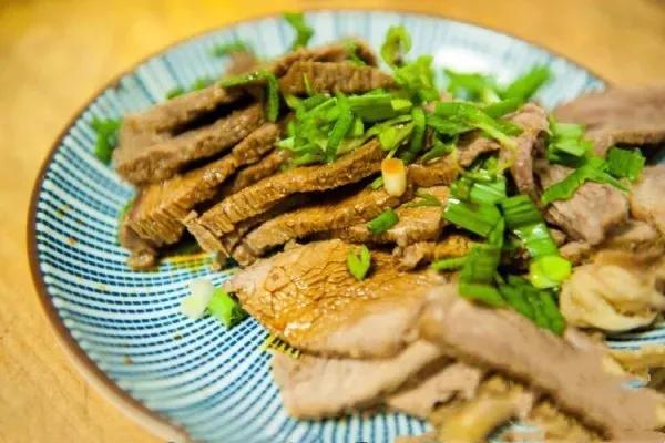 兰州牛肉面的做法，如何做一份好吃的兰州牛肉面（一分钟教会你做兰州牛肉面）