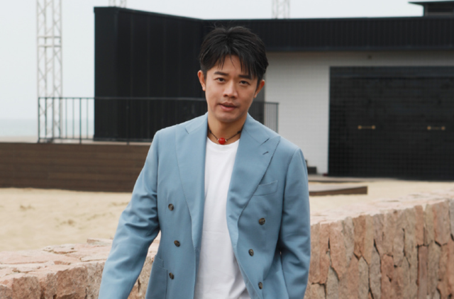 "你是我天边最美的云彩,让我用心把你留下来.