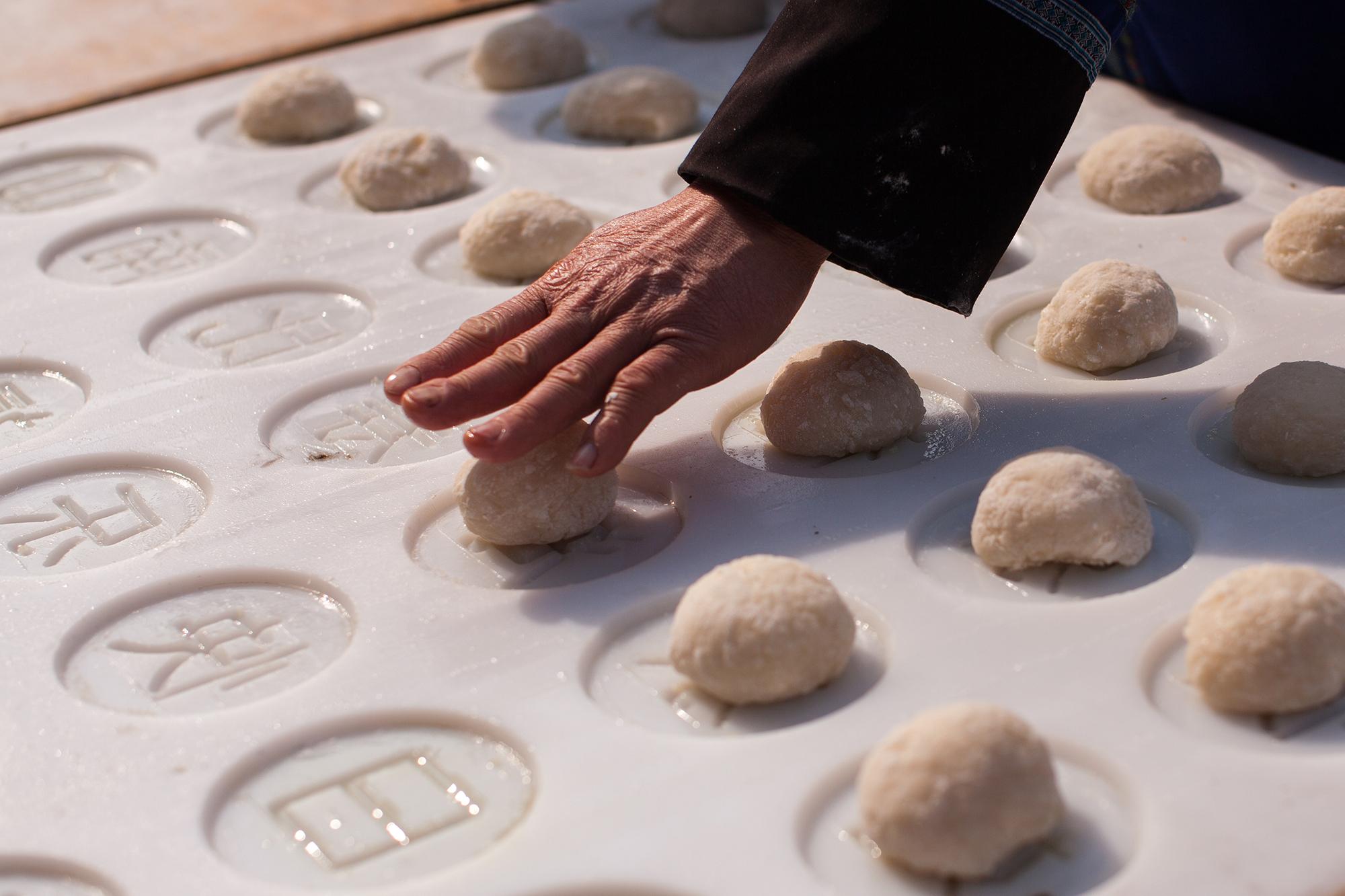 土家族打糍粑,湖北恩施土家族糍粑-风俗-荣耀易学